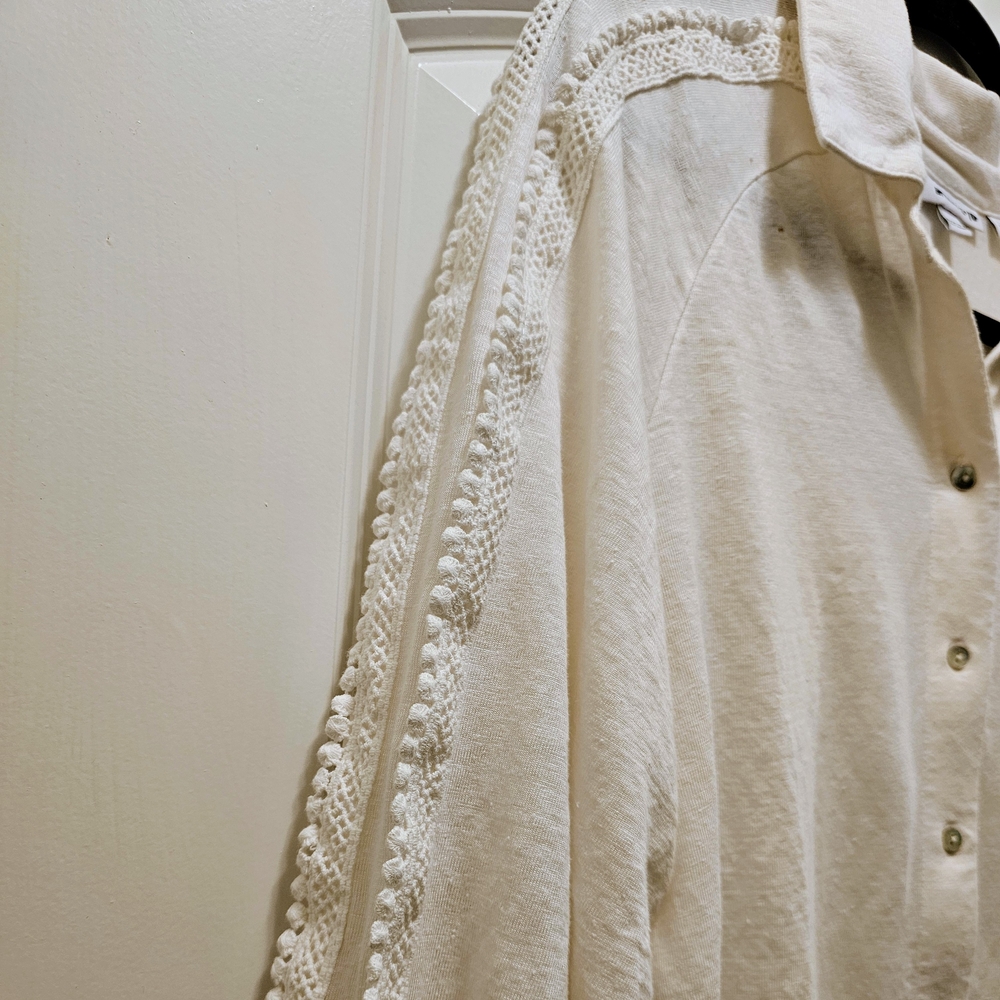 NWT Chico’s Size 1 M Alabaster Linen Button Down Shirt Crochet Trim - Picture 6 of 8